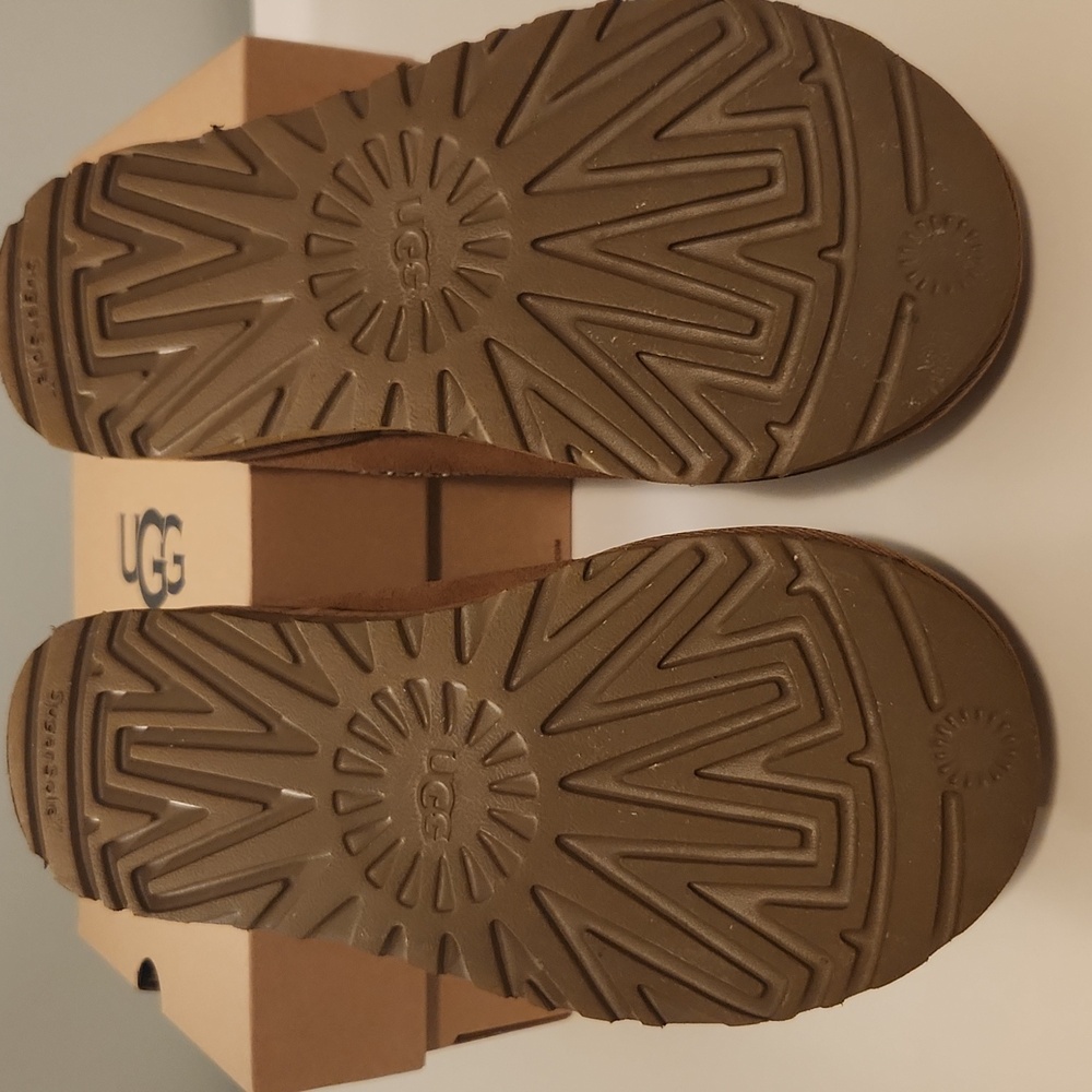 UGG Tasman - Picture 6 of 8